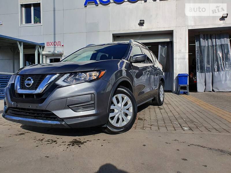 Позашляховик / Кросовер Nissan Rogue 2017 в 