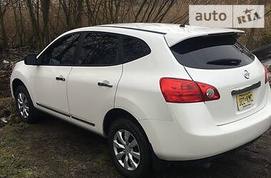 Позашляховик / Кросовер Nissan Rogue 2010 в 