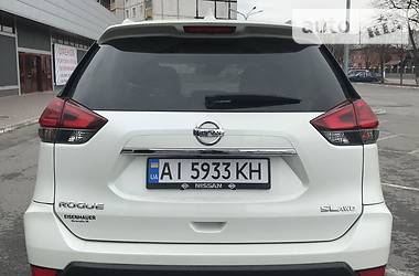 Позашляховик / Кросовер Nissan Rogue 2016 в 