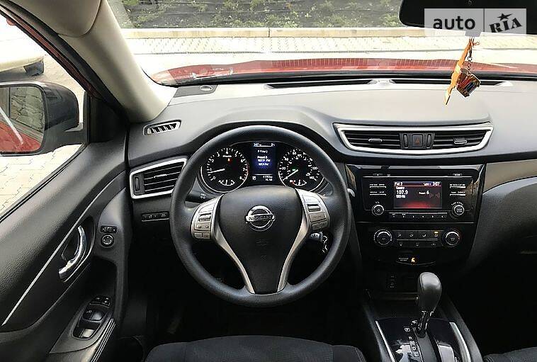 Позашляховик / Кросовер Nissan Rogue 2016 в Чернівцях