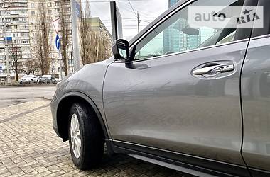 Позашляховик / Кросовер Nissan Rogue 2017 в 