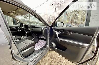 Позашляховик / Кросовер Nissan Rogue 2017 в 