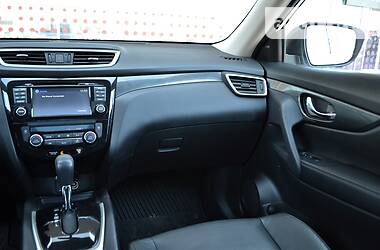 Позашляховик / Кросовер Nissan Rogue 2015 в 