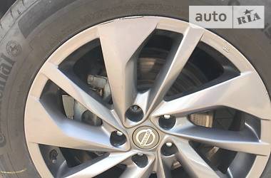 Позашляховик / Кросовер Nissan Rogue 2016 в 