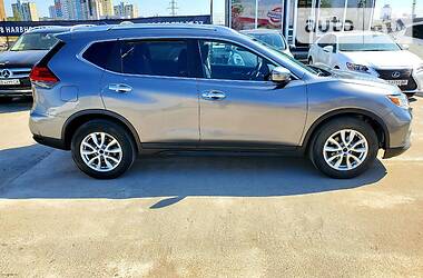 Позашляховик / Кросовер Nissan Rogue 2017 в 