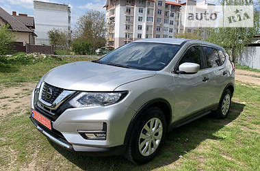 Позашляховик / Кросовер Nissan Rogue 2018 в 