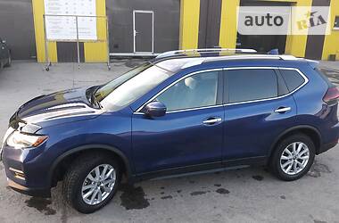 Позашляховик / Кросовер Nissan Rogue 2017 в 