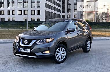 Позашляховик / Кросовер Nissan Rogue 2016 в 