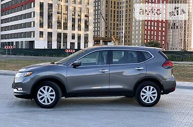 Позашляховик / Кросовер Nissan Rogue 2016 в 