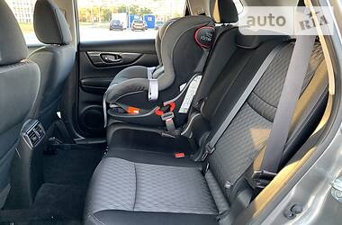 Позашляховик / Кросовер Nissan Rogue 2016 в 