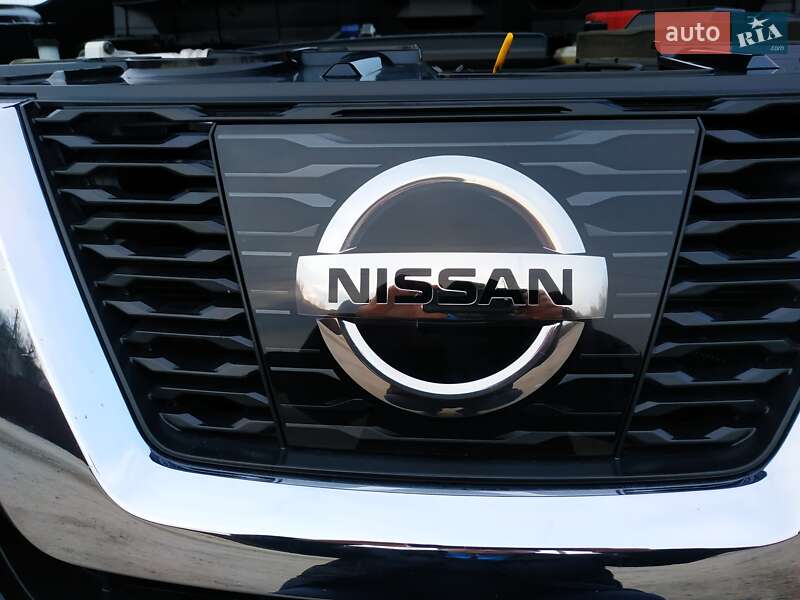 Внедорожник / Кроссовер Nissan Rogue 2017 в Змиеве