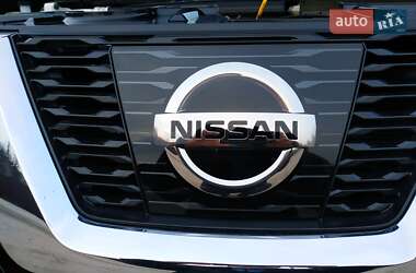 Внедорожник / Кроссовер Nissan Rogue 2017 в 