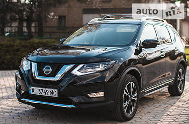 Внедорожник / Кроссовер Nissan Rogue 2017 в 