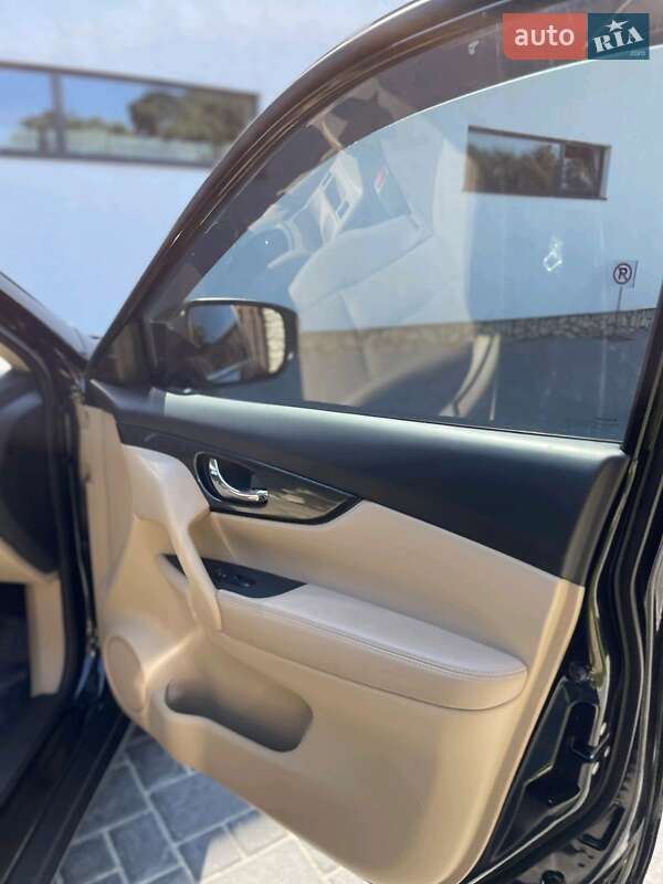 Внедорожник / Кроссовер Nissan Rogue 2015 в Вараше