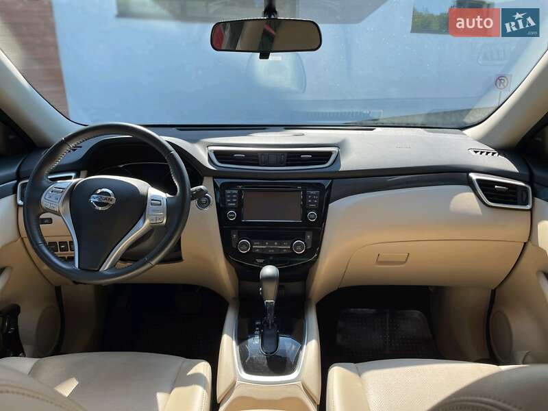 Внедорожник / Кроссовер Nissan Rogue 2015 в Вараше
