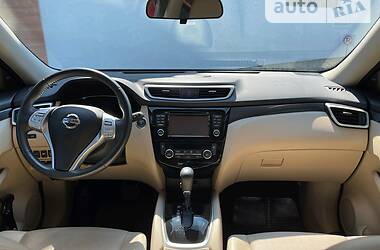 Позашляховик / Кросовер Nissan Rogue 2015 в Вараші