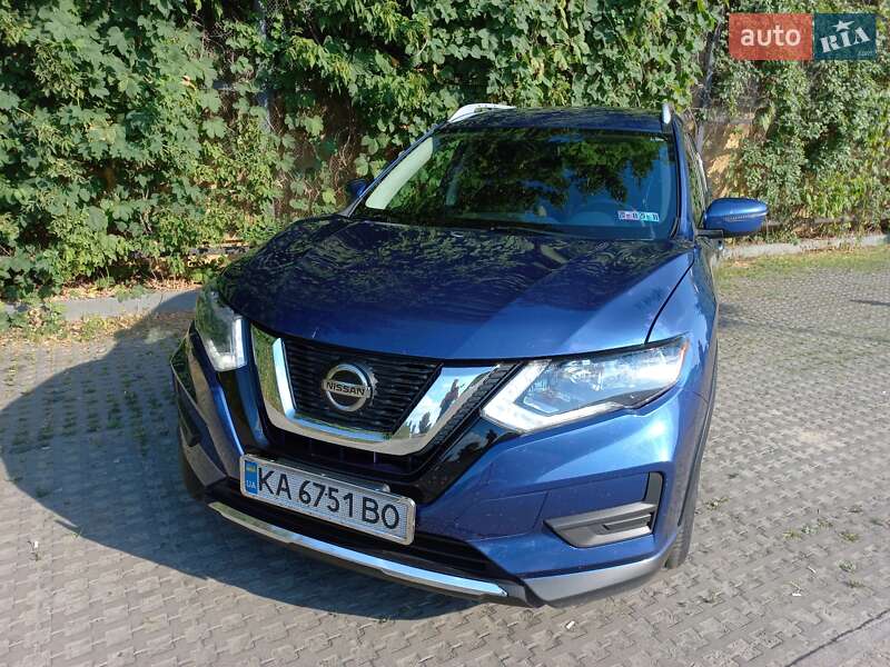 Внедорожник / Кроссовер Nissan Rogue 2017 в Киеве