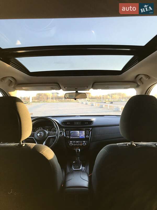 Внедорожник / Кроссовер Nissan Rogue 2017 в Львове