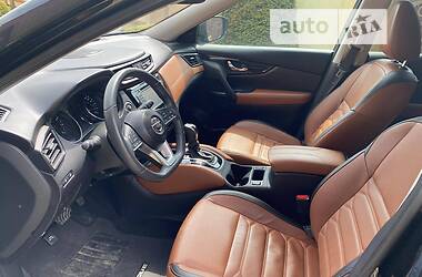 Внедорожник / Кроссовер Nissan Rogue 2017 в 