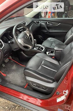 Позашляховик / Кросовер Nissan Rogue 2015 в Золочеві