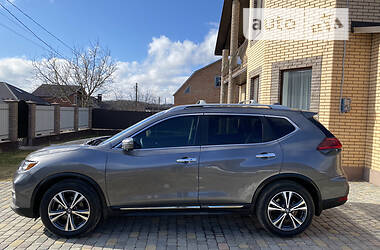 Внедорожник / Кроссовер Nissan Rogue 2017 в 