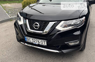 Внедорожник / Кроссовер Nissan Rogue 2017 в Львове