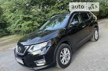 Внедорожник / Кроссовер Nissan Rogue 2016 в 