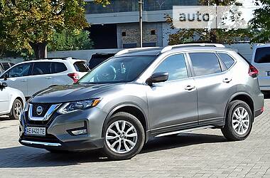 Позашляховик / Кросовер Nissan Rogue 2017 в 