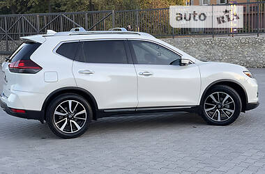 Внедорожник / Кроссовер Nissan Rogue 2018 в 