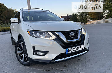 Внедорожник / Кроссовер Nissan Rogue 2018 в 