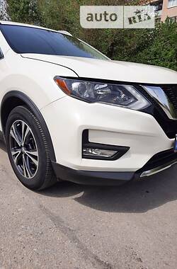 Внедорожник / Кроссовер Nissan Rogue 2017 в Харькове