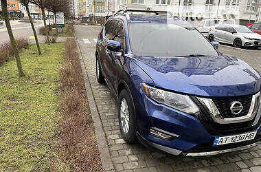 Внедорожник / Кроссовер Nissan Rogue 2017 в Ивано-Франковске