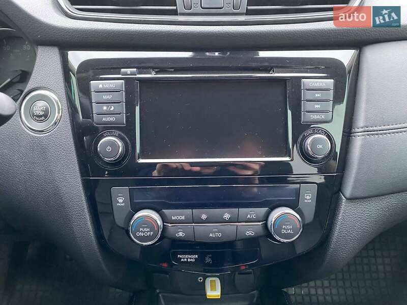 Позашляховик / Кросовер Nissan Rogue 2017 в Луцьку