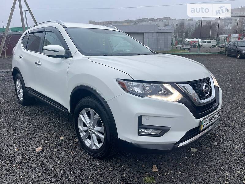 Внедорожник / Кроссовер Nissan Rogue 2016 в Луцке