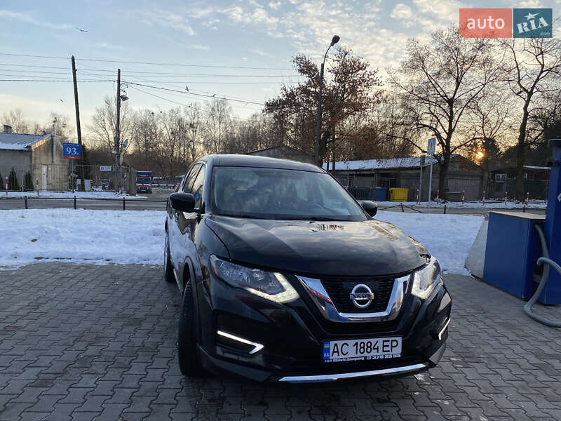 Внедорожник / Кроссовер Nissan Rogue 2017 в Луцке
