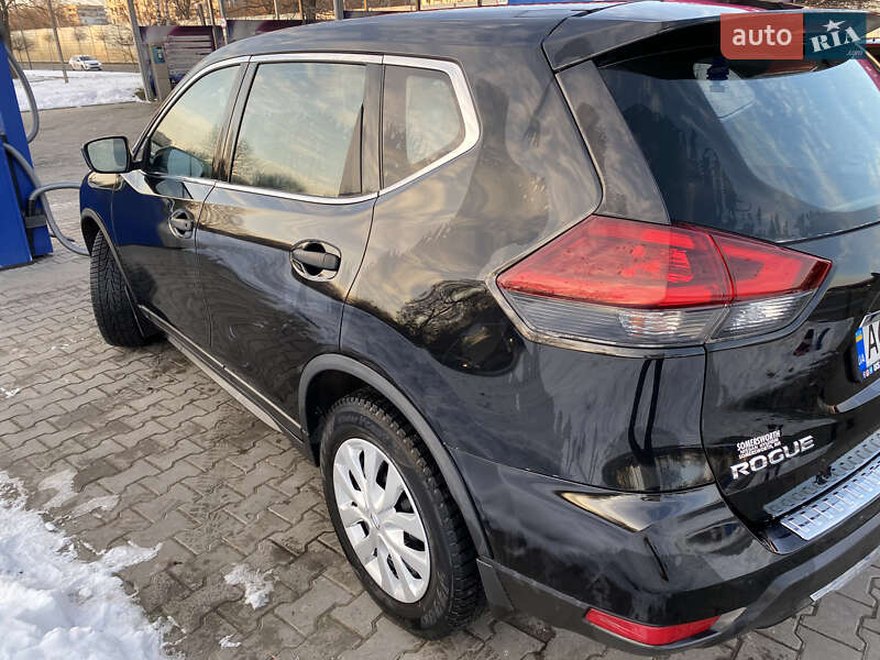 Внедорожник / Кроссовер Nissan Rogue 2017 в Луцке