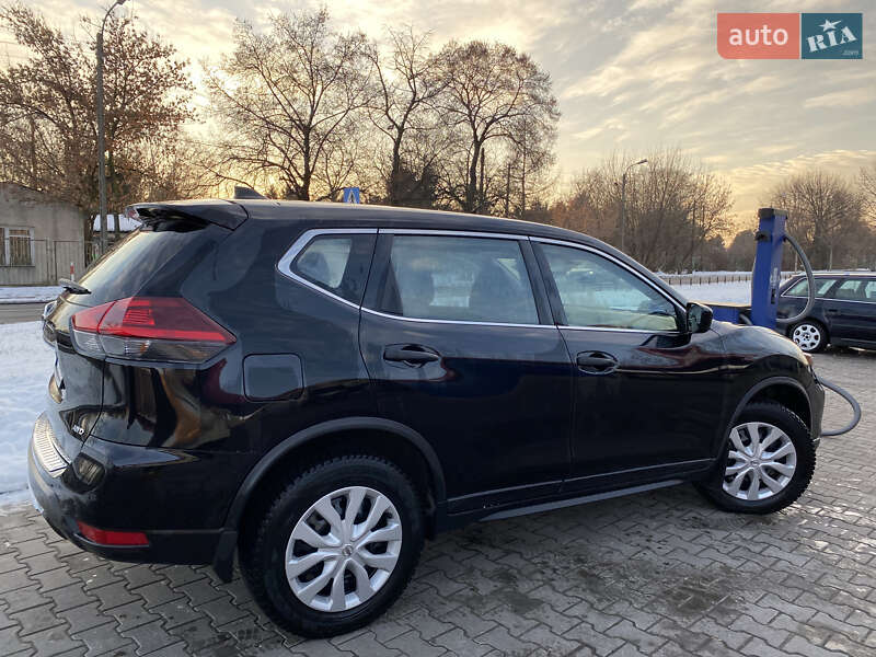Внедорожник / Кроссовер Nissan Rogue 2017 в Луцке