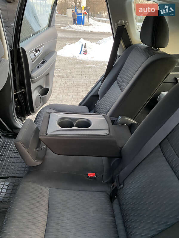 Внедорожник / Кроссовер Nissan Rogue 2017 в Луцке