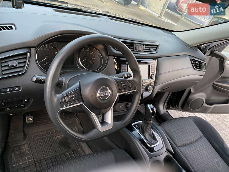 Внедорожник / Кроссовер Nissan Rogue 2017 в Луцке