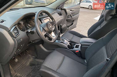 Внедорожник / Кроссовер Nissan Rogue 2017 в 