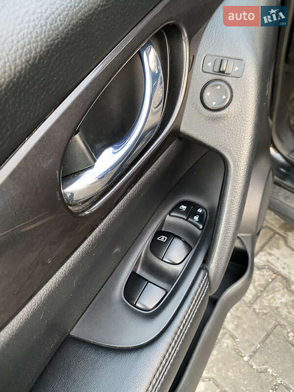 Внедорожник / Кроссовер Nissan Rogue 2017 в Луцке