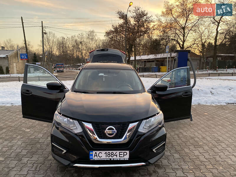 Внедорожник / Кроссовер Nissan Rogue 2017 в Луцке