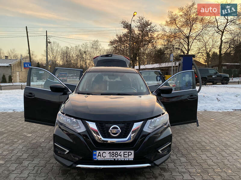Внедорожник / Кроссовер Nissan Rogue 2017 в Луцке