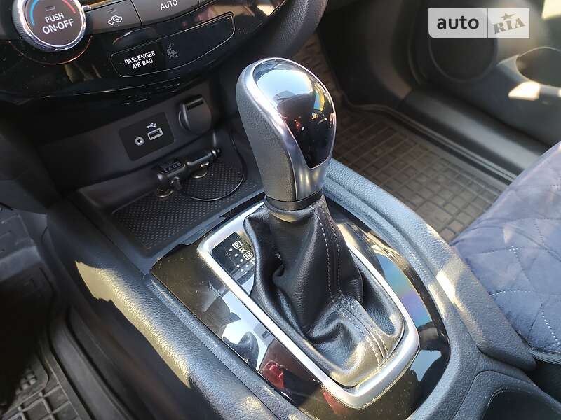 Внедорожник / Кроссовер Nissan Rogue 2017 в Светловодске