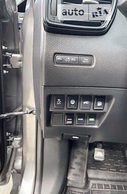Внедорожник / Кроссовер Nissan Rogue 2019 в 