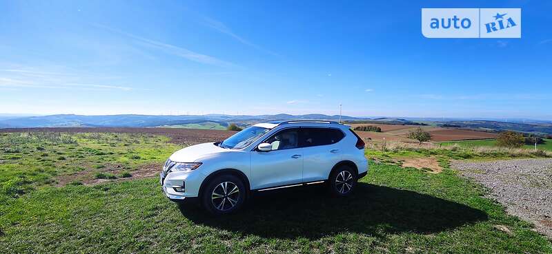 Позашляховик / Кросовер Nissan Rogue 2016 в Львові