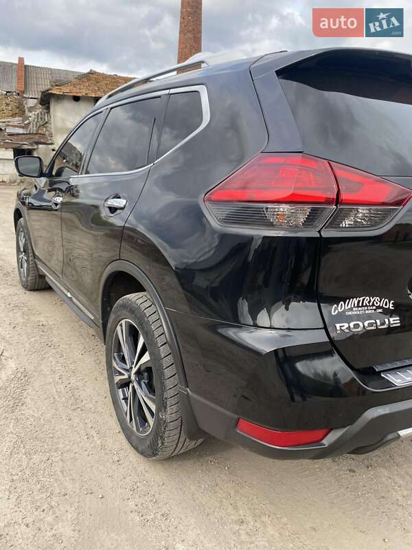 Внедорожник / Кроссовер Nissan Rogue 2017 в Золочеве