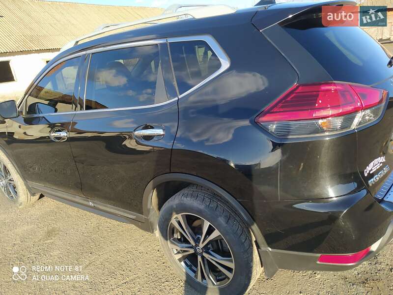 Внедорожник / Кроссовер Nissan Rogue 2017 в Золочеве