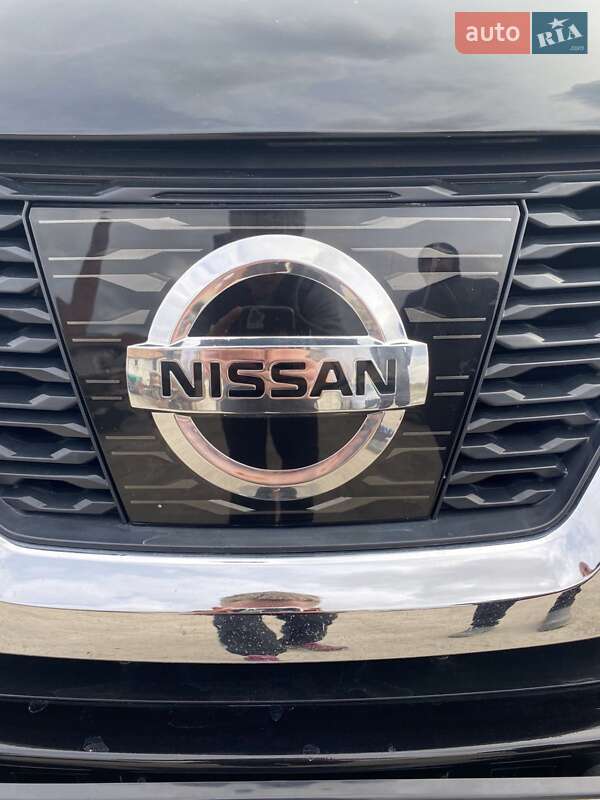 Внедорожник / Кроссовер Nissan Rogue 2017 в Золочеве