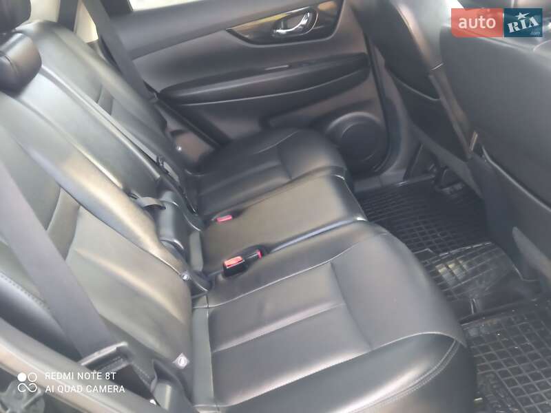 Внедорожник / Кроссовер Nissan Rogue 2017 в Золочеве
